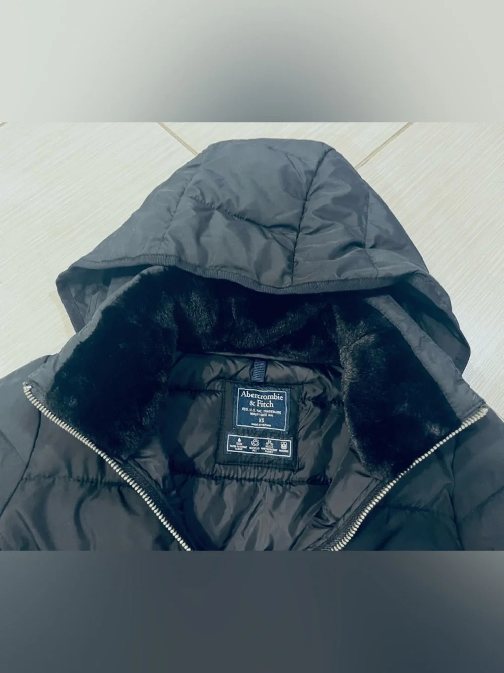 Abercrombie & Fitch Black Puffer Water-Resistant Jacket with Removable Hood - Picture 2 of 6